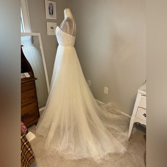 Blue by Enzoani White Sparkle Gabes Tulle Wedding Dress Size 4 - Picture 3 of 15